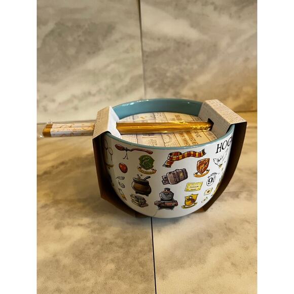 New Harry Potter - Wizarding World - Hogwarts Ceramic Ramen Bowl with Chopsticks - Picture 2 of 7